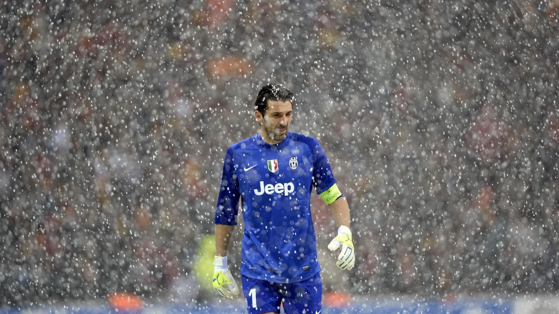 詹姆斯拼尽全力艰难取胜NBA季后赛，詹姆斯季后赛从未一轮游