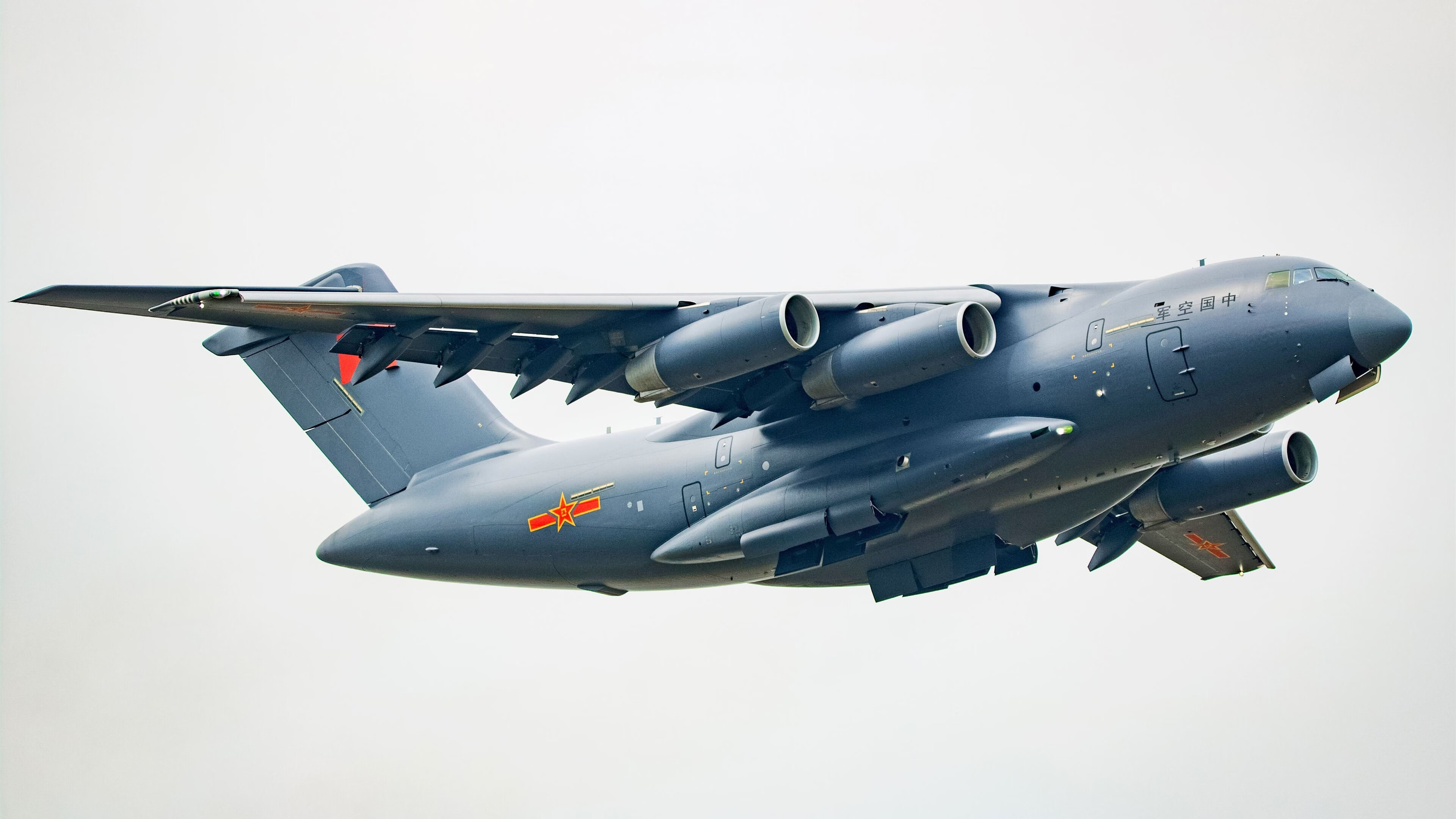 史上“最硬核”防守：他连续多场封堵对手得分线，成为比赛中的“黑暗骑士”！